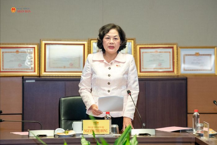 Phó Chủ tịch Quốc hội Nguyễn Thị Hồng phát biểu tại cuộc làm việc