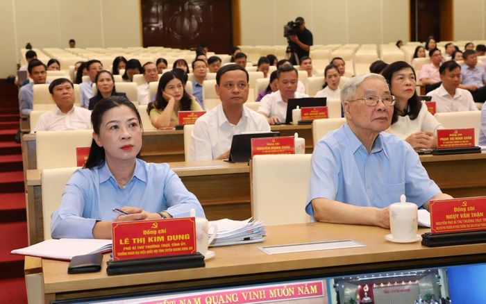 Đồng chí Lê Thị Kim Dung, Phó Bí thư Thường trực Tỉnh ủy, Trưởng Đoàn đại biểu Quốc hội khóa XVI tỉnh Tuyên Quang.