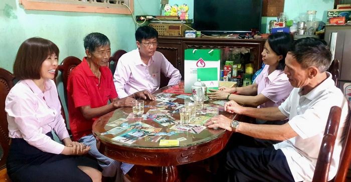 NHCSXH chi nhánh Đắk Lắk đang triển khai có hiệu quả các chương trình tín dụng ưu đãi dành cho hộ nghèo, hộ cận nghèo, hộ mới thoát nghèo, giải quyết việc làm, nước sạch và vệ sinh môi trường nông thôn cùng nhiều chương trình tín dụng chính sách khác