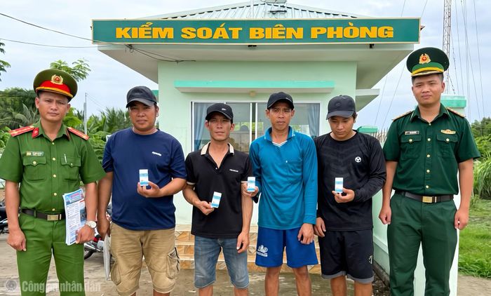 Ngay ngày đầu ra quân, có trên 10 phương tiện, 58 thuyền viên tại vùng biển Nhà Mát được test nhanh ma túy và ghi nhận 100% mẫu cho kết quả âm tính.