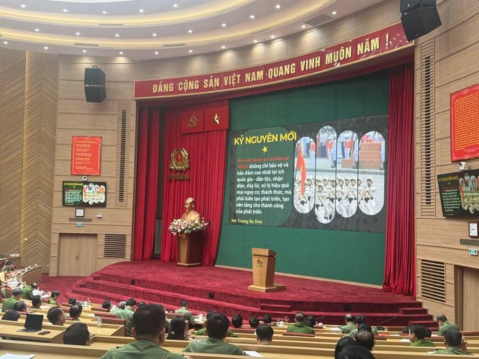 Các đại biểu dự hội nghị tại điểm cầu Đảng ủy Công an Trung ương.