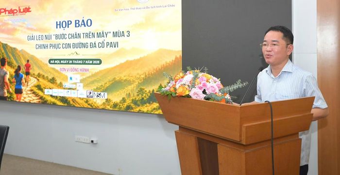 Tổng Biên tập Báo Pháp luật Việt Nam Vũ Hoài Nam phát biểu tại buổi họp báo.