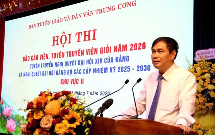 Đồng chí Phan Xuân Thủy - Phó Trưởng ban Tuyên giáo và Dân vận Trung ương phát biểu khai mạc hội thi.