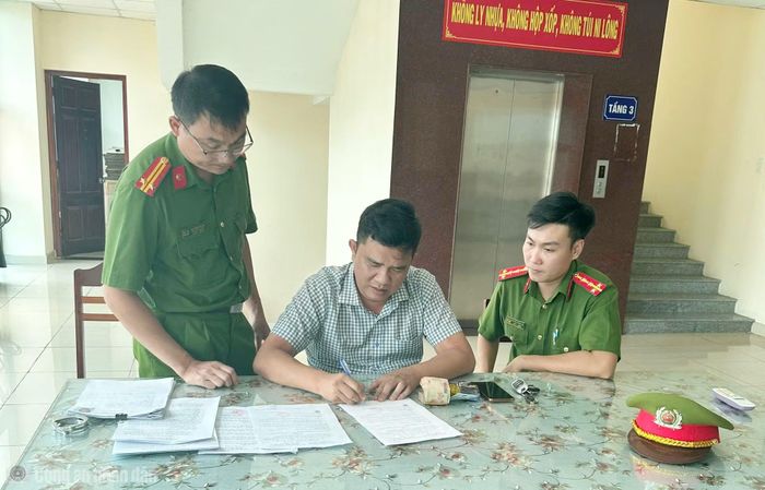 Bị can Quí ký nhận các biên bản tố tụng.