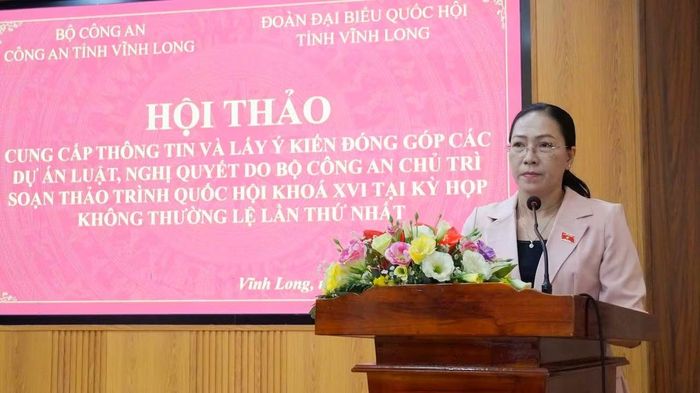 Đồng chí Nguyễn Thị Yến Nhi, Phó trưởng Đoàn Đại biểu Quốc hội chuyên trách tỉnh Vĩnh Long đánh giá cao việc Công an tỉnh chủ động phối hợp tổ chức hội thảo.
