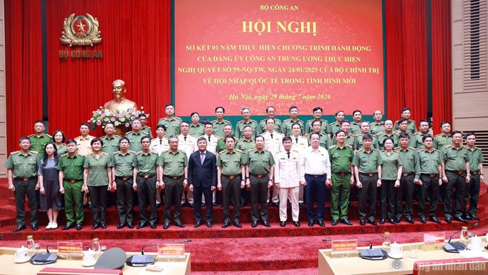 Bộ trưởng Lương Tam Quang và các đại biểu dự hội nghị.