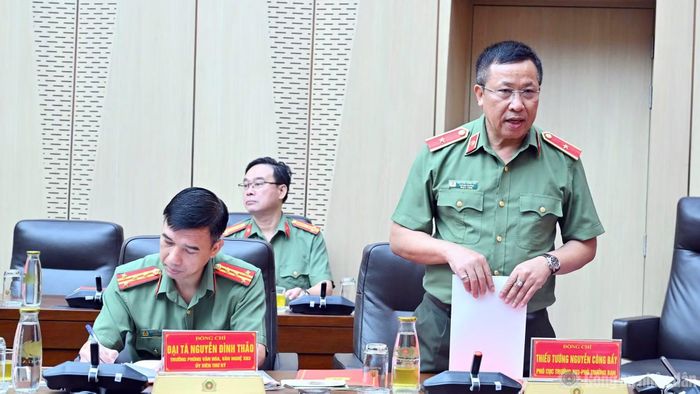 Thiếu tướng Nguyễn Công Bẩy báo cáo tóm tắt kết quả, tiến độ xây dựng Đề án và những nội dung chính của dự thảo.