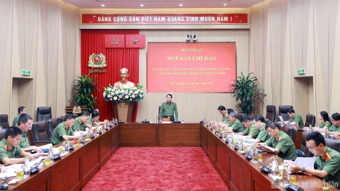 Quang cảnh cuộc họp.