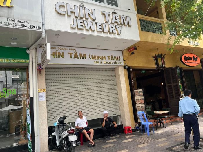 Cửa hàng Chín Tâm Jewelry.