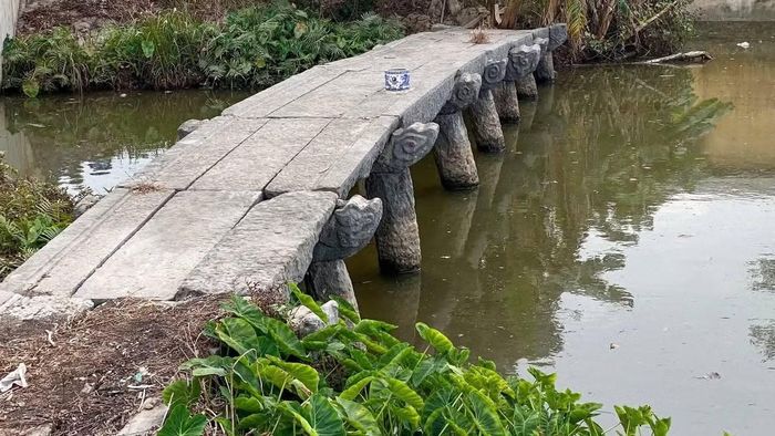 Cầu Đồng Tràng trước khi bị kẻ gian lấy trộm những phiến đá của cây cầu