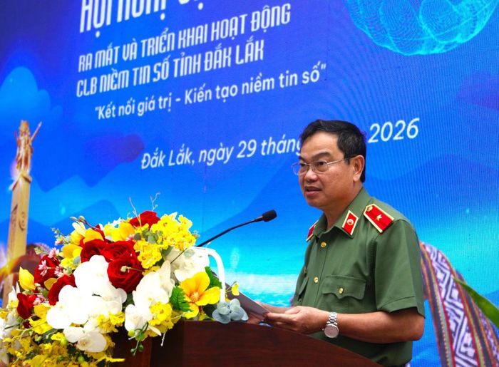 Thiếu tướng Phan Thanh Tám, Giám đốc Công an tỉnh phát biểu tại hội nghị.