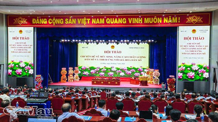 Lãnh đạo Cục Dân số; đại diện chi cục dân số 15 tỉnh, thành phố khu vực phía Nam; các chuyên gia trong lĩnh vực y tế và hơn 250 cán bộ làm công tác dân số trên địa bàn tỉnh Cà Mau tham dự.