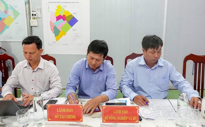 Đại diện các sở, ngành tham gia buổi làm việc.