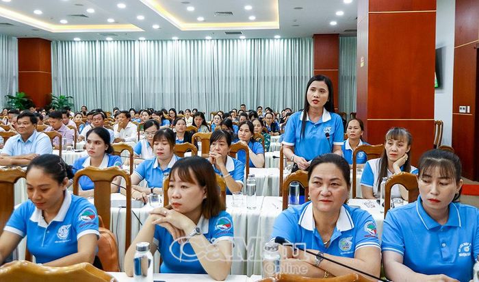 Bà Bùi Thúy An, Phó Chủ tịch Hội LHPN phường Giá Rai, mong muốn có các giải pháp hỗ trợ phụ nữ dân tộc Khmer, phụ nữ lớn tuổi và phụ nữ nông thôn nâng cao kỹ năng số, tiếp cận hiệu quả các nền tảng số, thanh toán số và dịch vụ công trực tuyến.