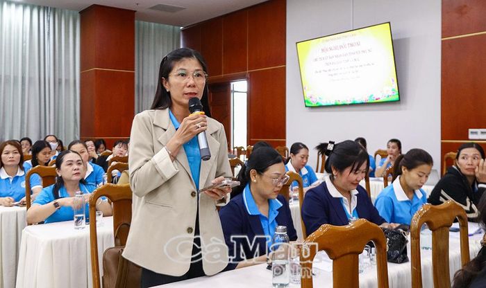 Bà Lữ Tố Quyên, Chủ tịch Hội LHPN xã Tân Lộc, quan tâm đến các chương trình nâng cao kiến thức pháp luật và bình đẳng giới cho phụ nữ nông thôn.