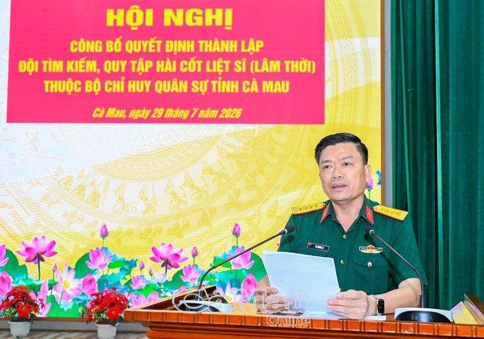 Đại tá Võ Thành Lê, Chính ủy Bộ CHQS tỉnh Cà Mau phát biểu chỉ đạo tại hội nghị.