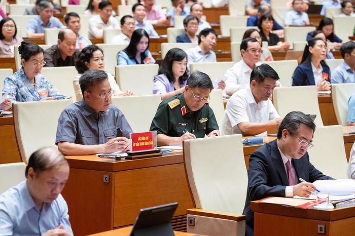 Ủy viên BCH Trung ương Đảng, Ủy viên BTV Đảng ủy Quốc hội, Bí thư Đảng ủy, Tổng Kiểm toán nhà nước Nguyễn Hữu Nghĩa cùng các đại biểu dự Hội nghị tại điểm cầu Nhà Quốc hội. Ảnh: Phạm Thắng