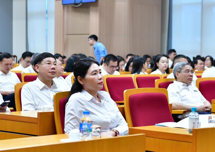 Phó Bí thư Đảng ủy, Phó Tổng Kiểm toán nhà nước Hà Thị Mỹ Dung và các đại biểu dự Hội nghị tại điểm cầu Trụ sở KTNN - 116 Nguyễn Chánh, Hà Nội. Ảnh: M. Thúy