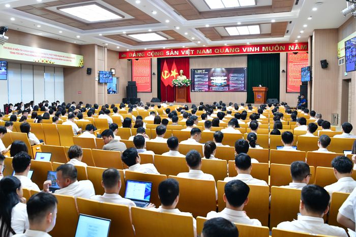 Đảng viên của Đảng bộ KTNN dự Hội nghị tại điểm cầu Trụ sở KTNN - 116 Nguyễn Chánh. Ảnh: M. Thúy