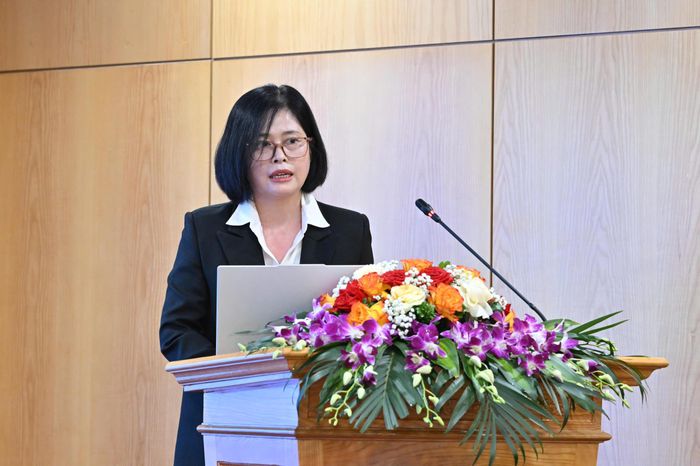 Bà Lê Thị Việt Hà, Phó Trưởng phòng Quản lý hoạt động thương mại điện tử, Cục Thương mại điện tử và Kinh tế số (Bộ Công Thương) phát biểu tại hội thảo