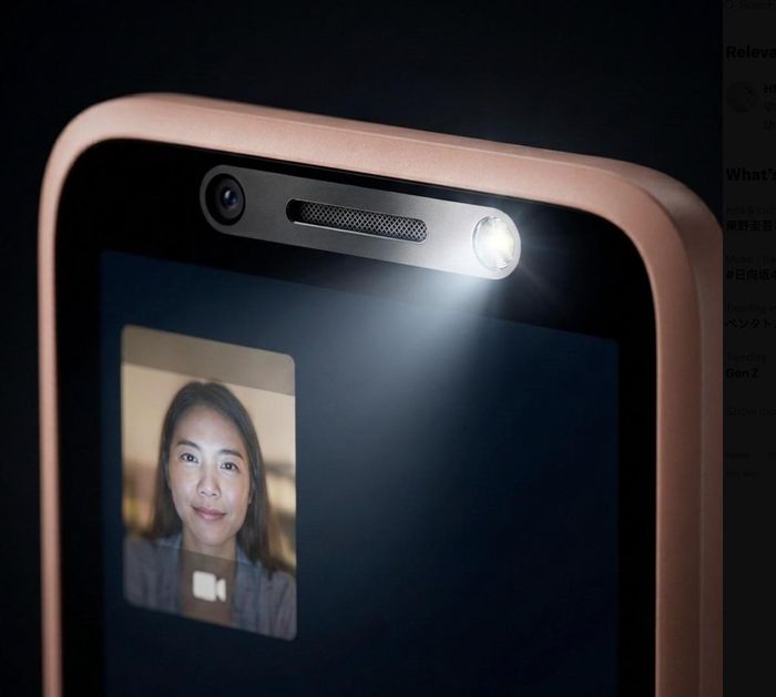 Góc nghiêng cho thấy thiết kế nhỏ gọn của chiếc điện thoại vốn được mệnh danh là "cục gạch". Ảnh: IThome