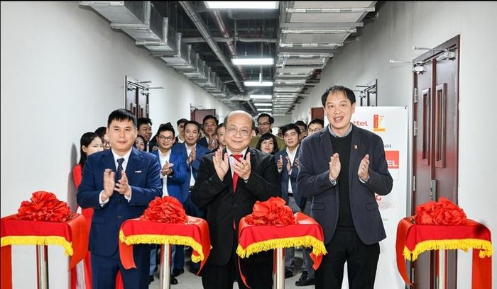 Tập đoàn Công nghiệp – Viễn thông Quân đội (Viettel) và Đại học Bách khoa Hà Nội (HUST) khai trương phòng thí nghiệm nghiên cứu 5G/6G. Ảnh: Báo QĐND.