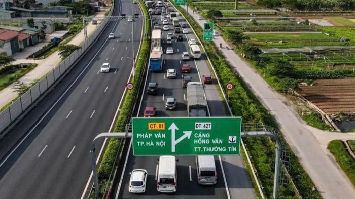 Cục CSGT khuyến cáo người điều khiển phương tiện tuân thủ đầy đủ hệ thống biển báo. Ảnh: Cục CSGT