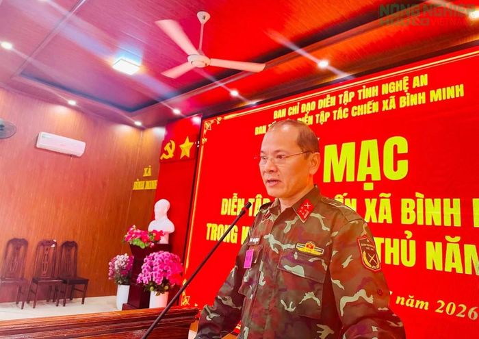 Đại tá Phạm Đình Trung - Ủy viên Ban Thường vụ Đảng ủy Quân sự tỉnh, Phó Chính ủy Bộ Chỉ huy quân sự tỉnh Nghệ An phát biểu bế mạc. 