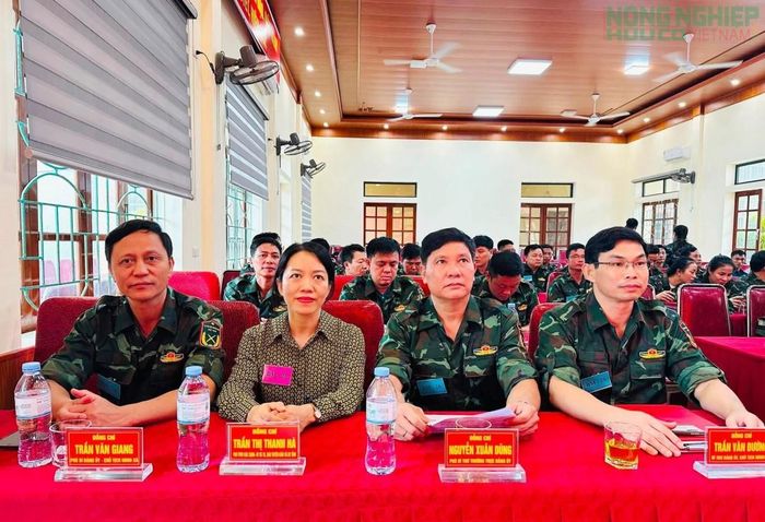 Các đại biểu tham gia Bế mạc diễn tập tác chiến xã Bình Minh trong khu vực phòng thủ năm 2026.