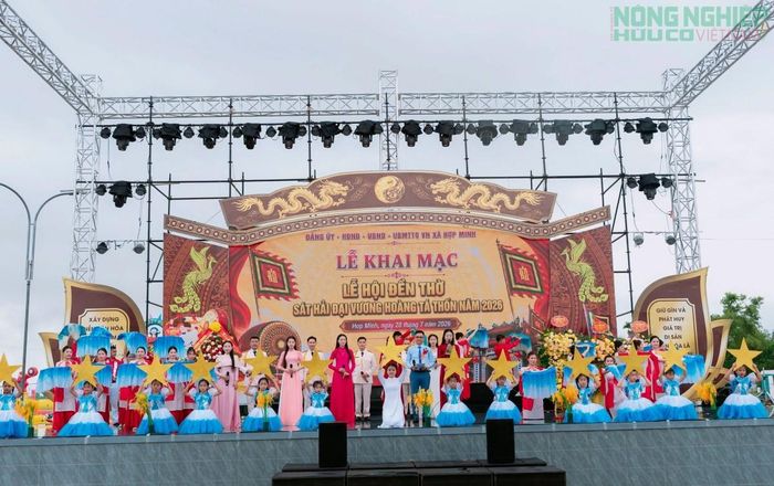 Các tiết mục văn nghệ chào mừng đặc sắc.