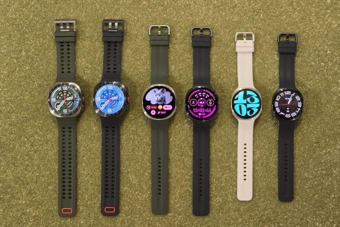 (Từ trái qua) Galaxy Watch Ultra 2 và Galaxy Watch 9. (Ảnh: Samsung)