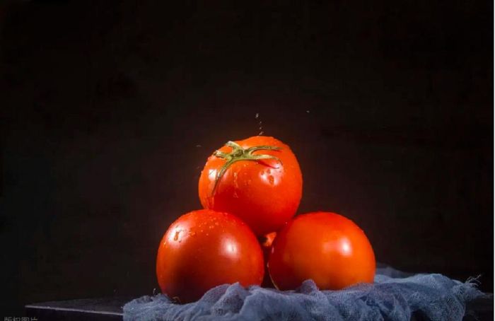 Người mắc chứng trào ngược dạ dày nên hạn chế sử dụng cà chua.