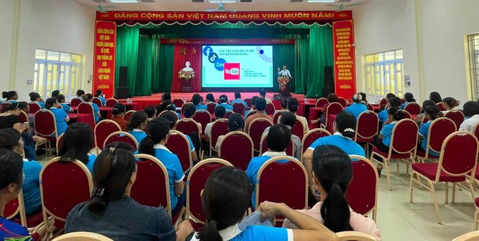 Hội LHPN xã Thuận An tổ chức các lớp tập huấn về kinh doanh trực tuyến. Ảnh: VT