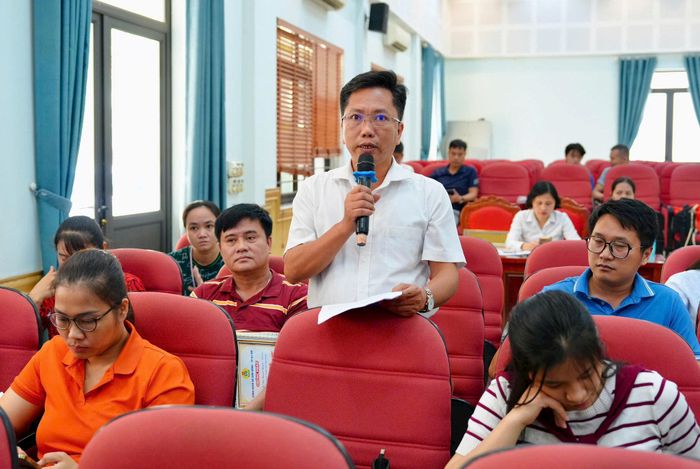 Các đại biểu đóng góp ý kiến liên quan đến chính sách nhà ở xã hội cho công nhân. Ảnh: PV