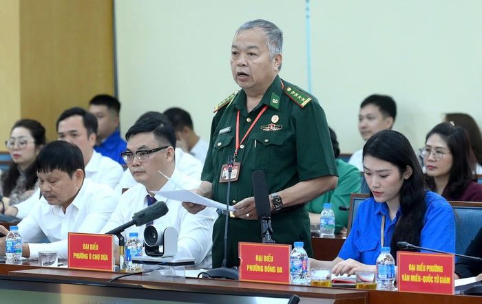 Chủ tịch Hội Cựu chiến binh phường Ô Chợ Dừa Nguyễn Xuân Tùng phát biểu, đóng góp ý kiến tại hội nghị, thể hiện vai trò của CCB trong tham gia xây dựng Đảng, chính quyền và phản biện xã hội.