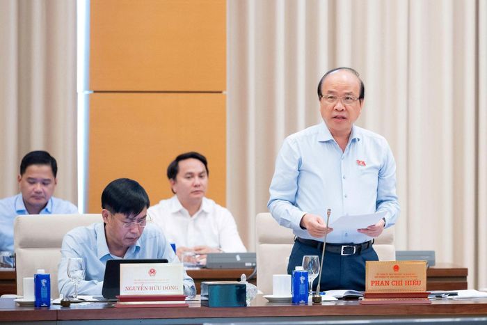 Chủ nhiệm Ủy ban Pháp luật và Tư pháp của Quốc hội Phan Chí Hiếu báo cáo thẩm tra sơ bộ. Ảnh: media.quochoi.vn