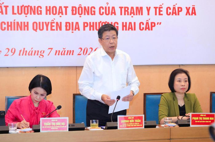 Phó Chủ tịch Thường trực UBND thành phố Dương Đức Tuấn phát biểu tiếp thu. Ảnh: Viết Thành