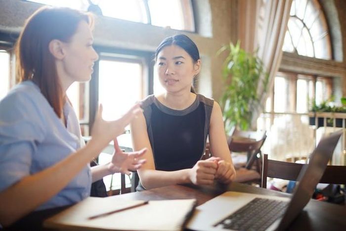 Không phải cứ bận rộn mới là hiệu quả. Người khôn ngoan hiểu rằng thời gian và năng lượng đều có giới hạn nên họ chủ động loại bỏ những việc không thật sự cần thiết. Ảnh minh họa