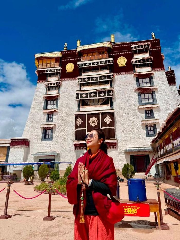 Jennifer Phạm cảm thấy hoan hỉ và bình yên ở mảnh đất thiêng.