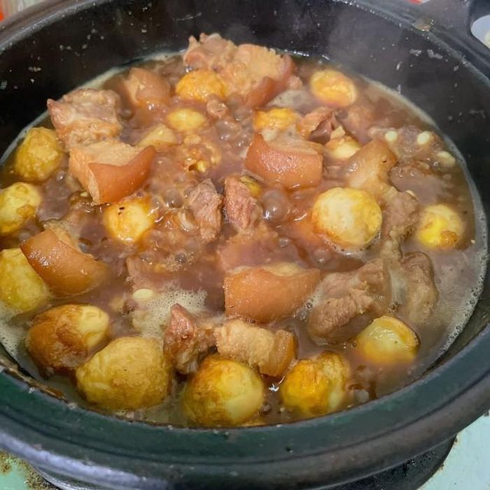Thịt kho thêm nước dừa vào vừa thơm ngon vừa có màu đẹp