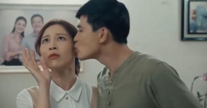 Sinh và Diệu trở thành một cặp đôi.