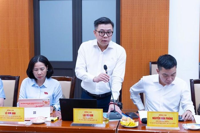 Ông Lại Vũ Kim, Phó Vụ trưởng Vụ Tổ chức cán bộ, Bộ Y tế phát biểu. Ảnh: Nguyễn Hùng