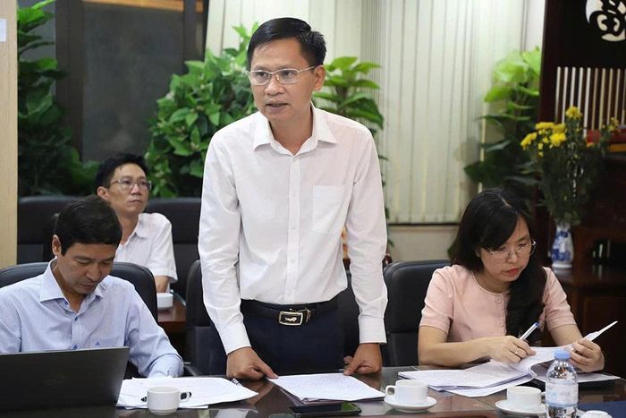 Lãnh đạo Cục Quản lý Y Dược cổ truyền phát biểu, làm rõ thêm nội dung các đại biểu quan tâm. Ảnh: Trần Minh
