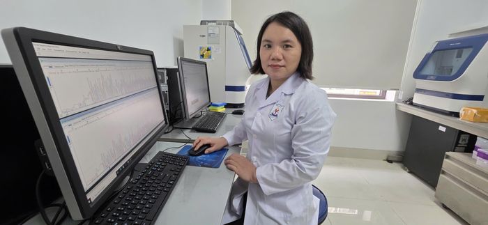 Công việc thường ngày của ThS Chu Thị Thủy là làm việc với các mẫu hài cốt liệt sĩ, dùng công nghệ ADN để xác định danh tính.