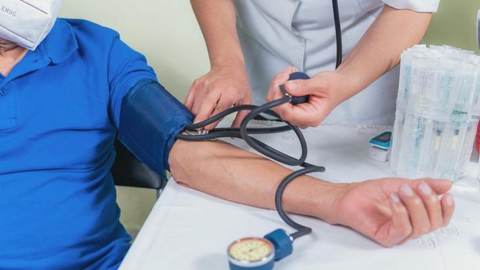 Đo huyết áp, kiểm tra đường huyết và đánh giá các yếu tố nguy cơ tim mạch là những nội dung có thể được thực hiện tùy theo tuổi, tình trạng sức khỏe và nguy cơ của mỗi người.