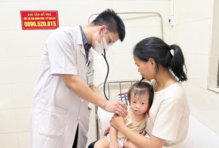 Từ đầu năm đến nay, Bệnh viện Đa khoa tỉnh Hà Tĩnh ghi nhận gần 40 trường hợp dương tính với Adenovirus. Ảnh: Nhật Thắng.