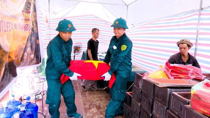 Phường Trần Hưng Đạo (thành phố Hải Phòng) đã tổ chức lấy mẫu sinh phẩm hài cốt liệt sĩ đối với các mộ chưa xác định được thông tin tại nghĩa trang liệt sĩ Lê Lợi và Cộng Hòa. Ảnh: CTTDT Phường Trần Hưng Đạo