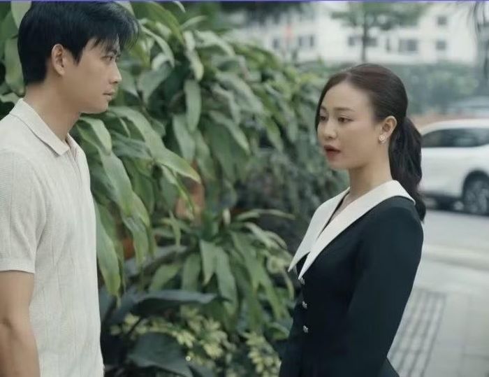 Diệu còn là người báo tin cho chồng cũ.