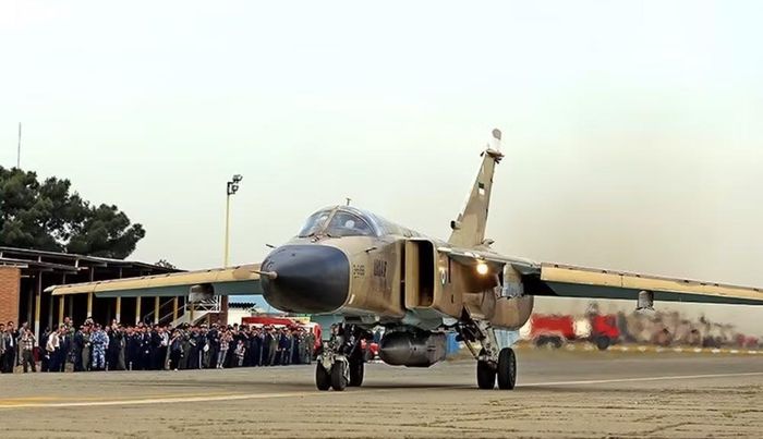 Qatar đã phát cảnh báo qua vô tuyến nhưng không nhận được phản hồi. Sau khi các máy bay Iran hạ thấp độ cao xuống khoảng 24 m nhằm tránh radar, lực lượng Qatar triển khai chiến đấu cơ đánh chặn.