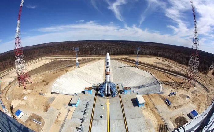 Bên cạnh đó tờ báo Vzglyad đưa tin, năm 2025 Roscosmos đã bắt đầu đàm phán về việc xây dựng các sân bay vũ trụ với hai quốc gia trong khu vực châu Á - Thái Bình Dương.